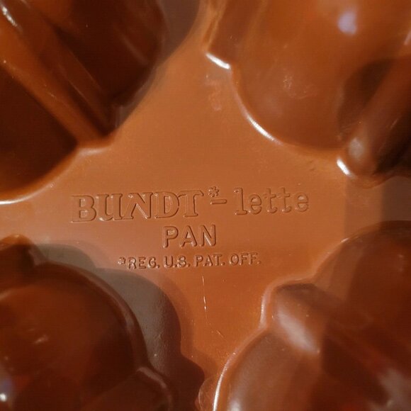 Nordic Ware Bundt-lette Pan 6 Cups Heavy Cast Aluminum Cake Mold - Brown & White - Picture 3 of 8